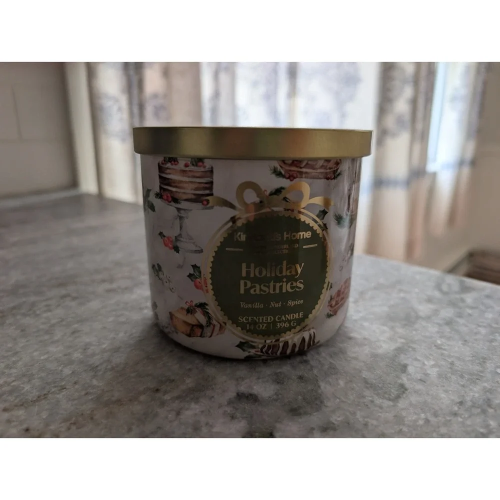 Kirkland Holiday Pastries Vanilla Spice 3-Wick Christmas Holiday Candle New